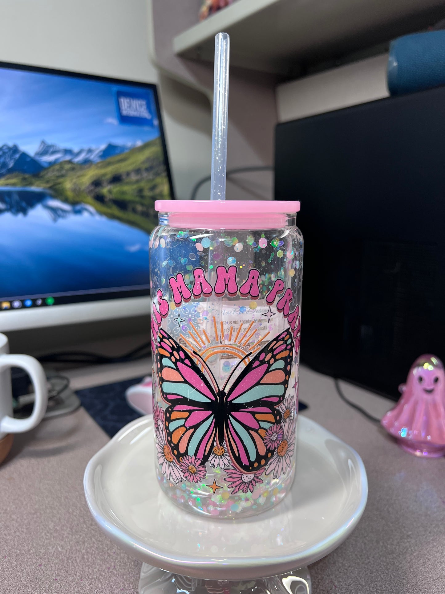 16 oz GLASS Suspended flow “This Mama Prays”